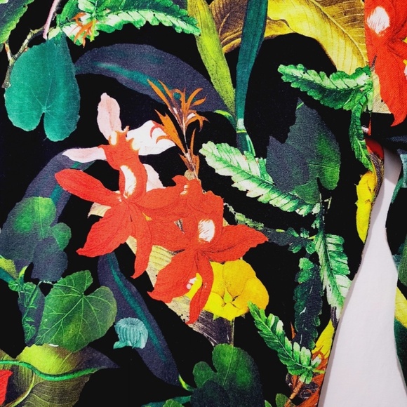 Unworn Alice + Olivia Delaina Floral Tropical Long Sleeve Top - Picture 7 of 9